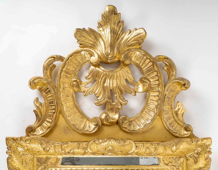 Specchio a frontone traforato in legno dorato di epoca Regency, 1720 ca.