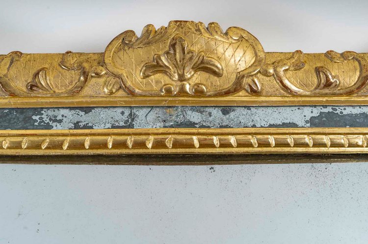 Specchio a frontone traforato in legno dorato di epoca Regency, 1720 ca.