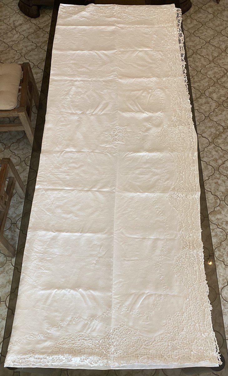 Lenzuolo di pizzo Luxeuil ricamato a fiori Monogramma SE XIX secolo