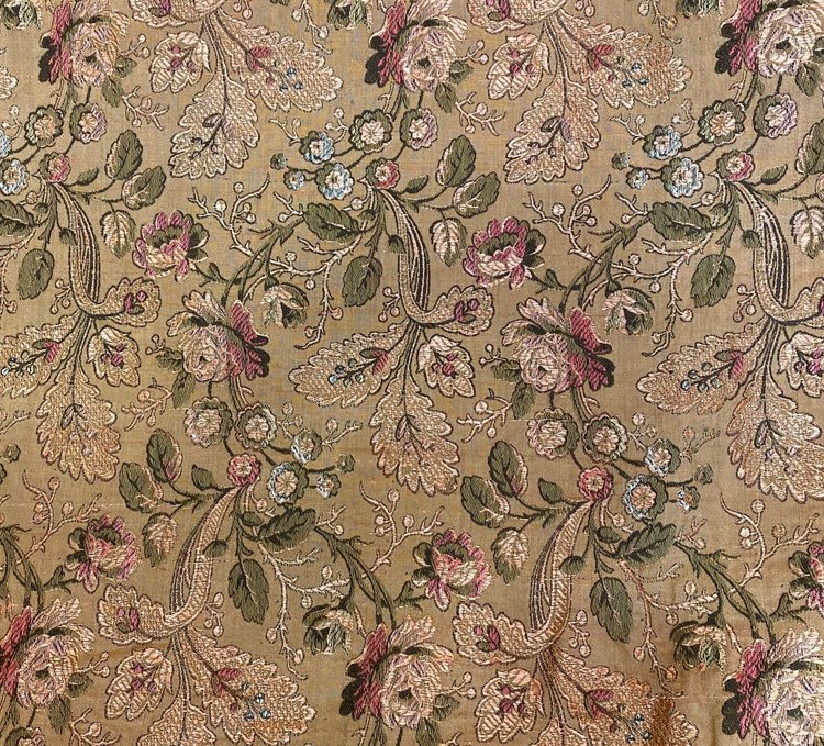 Coppia di drappi di lino e seta ricamati con fiori XIX sec.