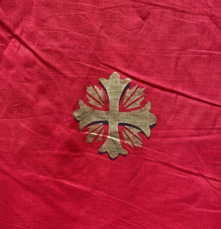 Große religiöse Drapierung rot und gold