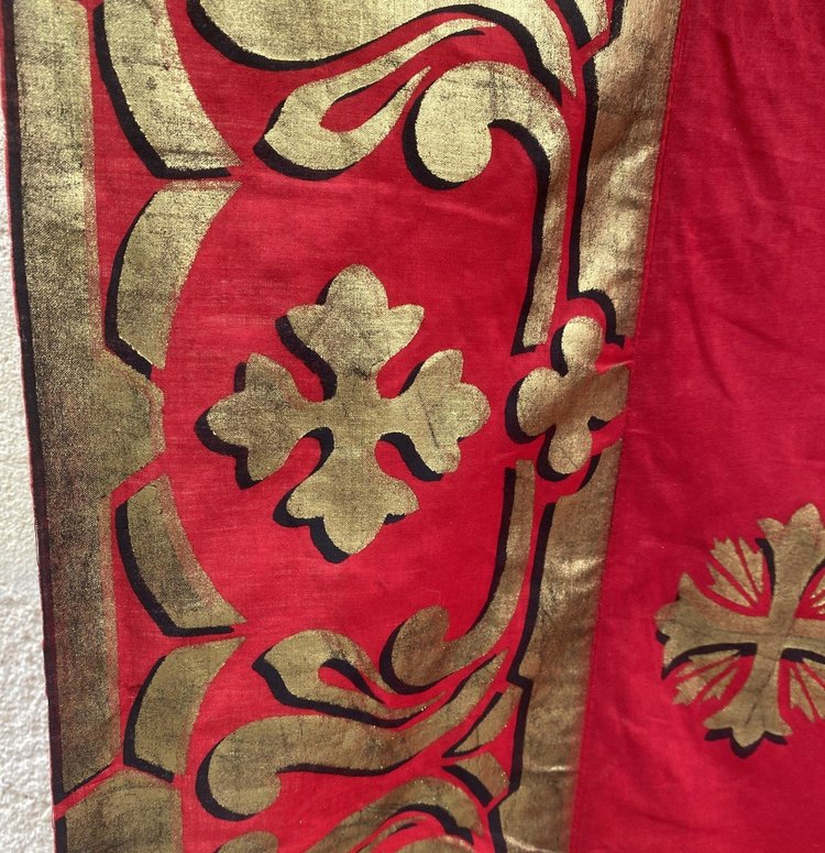 Große religiöse Drapierung rot und gold