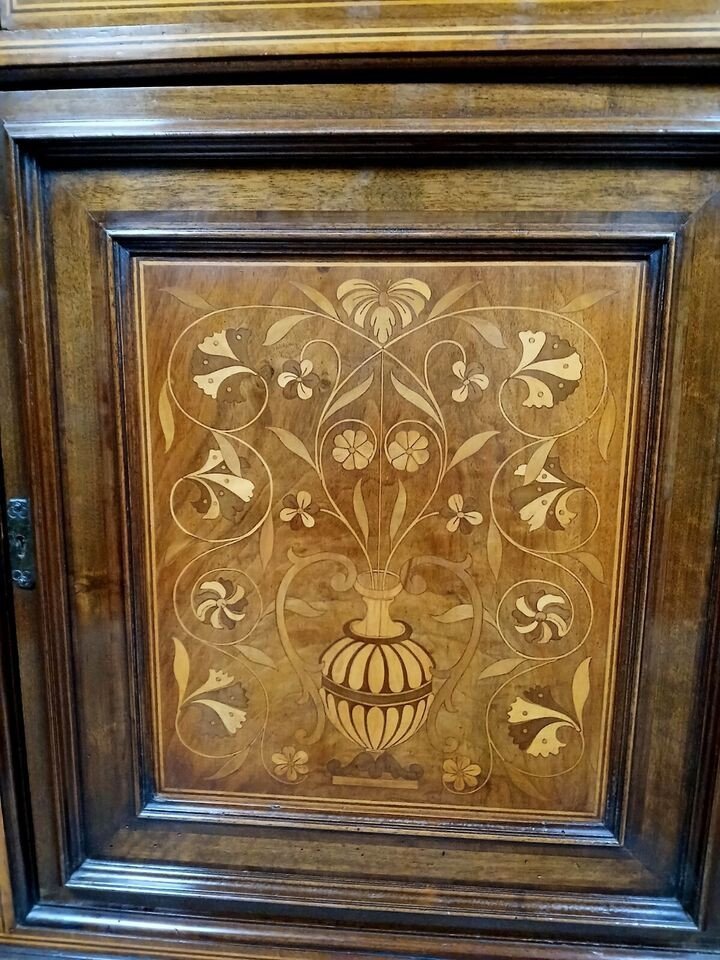 Mercier und Chaleyssin in Lyon: Marquèterie-Enfilade-Büffet mit Stempel