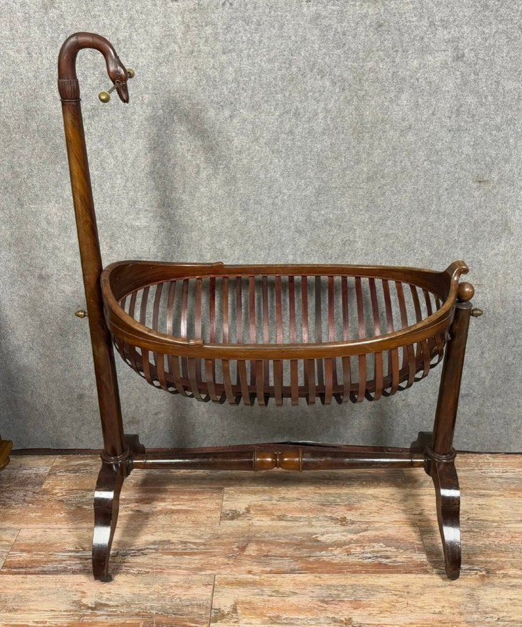 Empire cradle with swan neck in mahogany in the form of a nacelle circa 1810