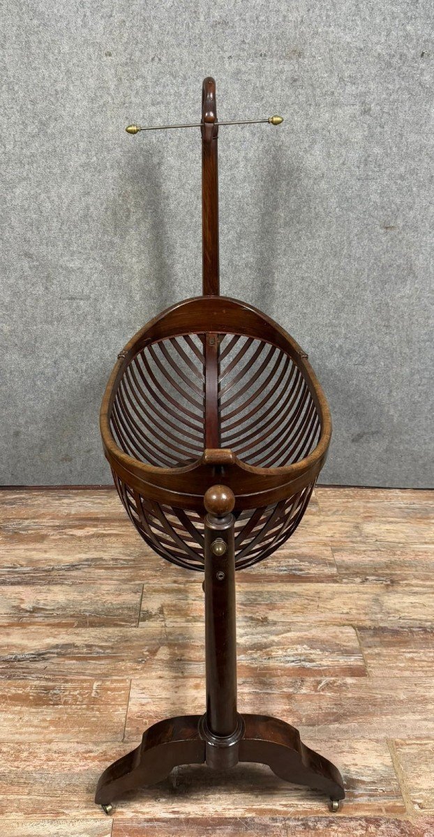 Empire cradle with swan neck in mahogany in the form of a nacelle circa 1810