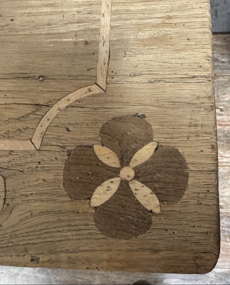 table a manger en bois massif et marqueterie époque fin XIX eme 
