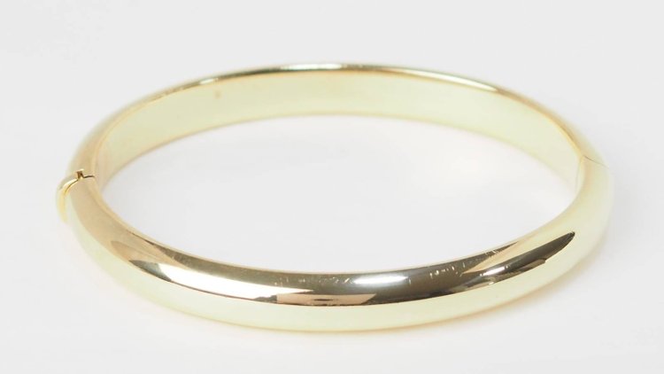 Zu öffnender Armreif aus Gelbgold