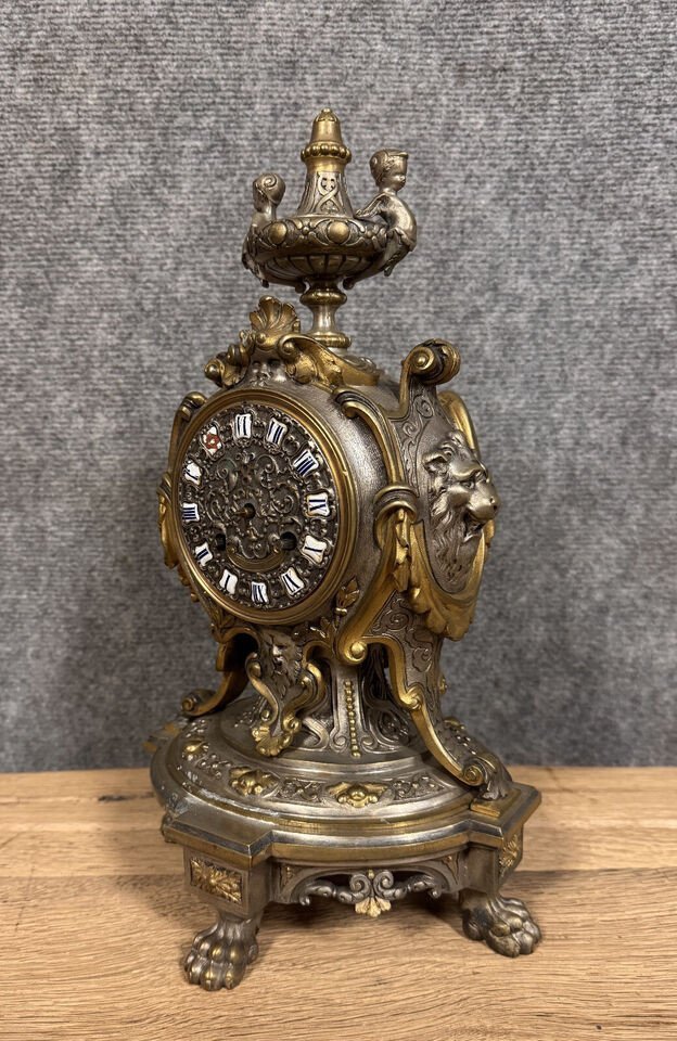 Renaissance-style gilt bronze and silver-plated clock from the 19th century