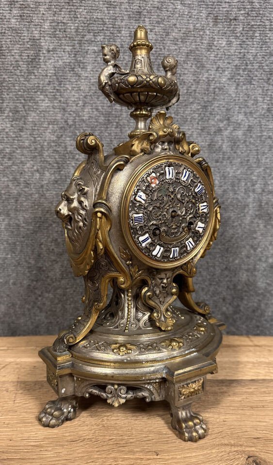 Renaissance-style gilt bronze and silver-plated clock from the 19th century