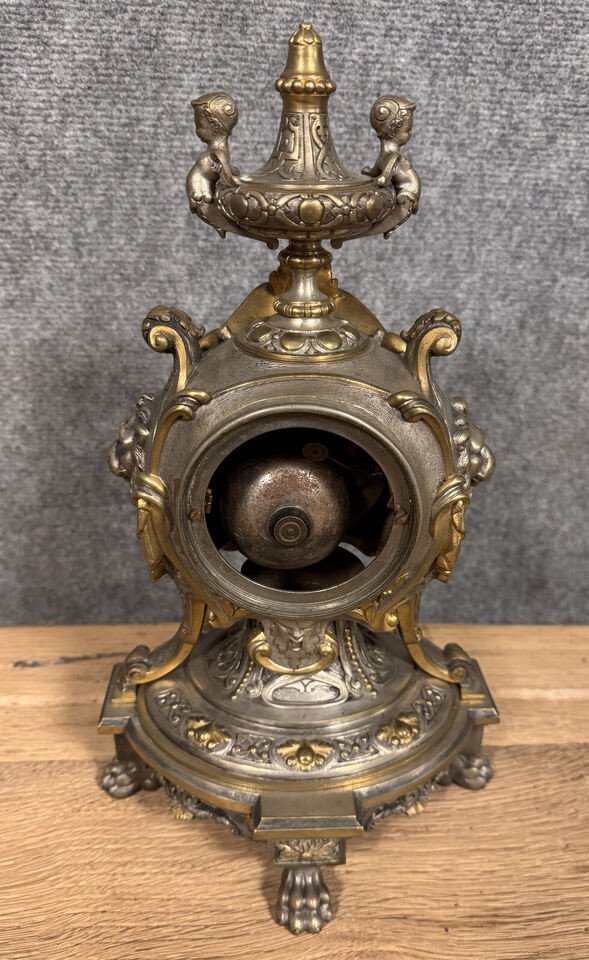 Renaissance-style gilt bronze and silver-plated clock from the 19th century
