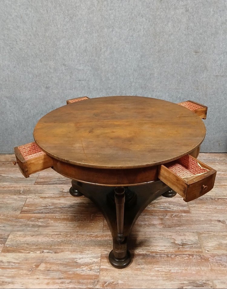 Italian Empire period table pedestal table in mahogany, early 19th century.