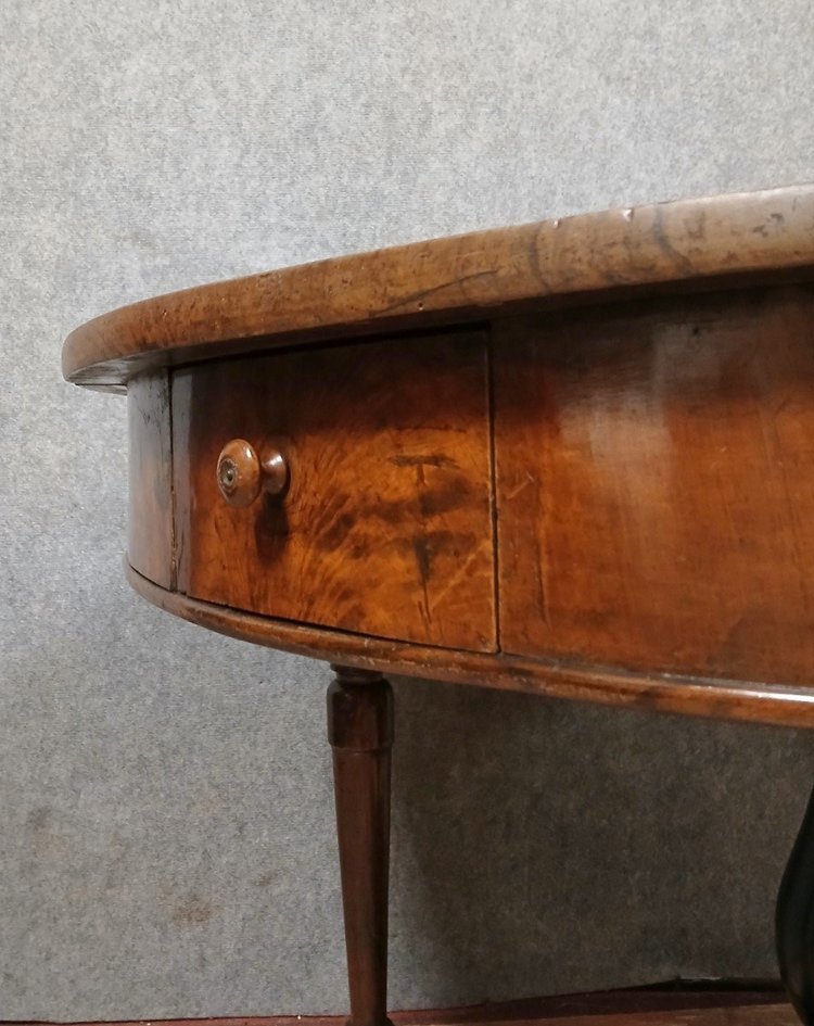 Italian Empire period table pedestal table in mahogany, early 19th century.