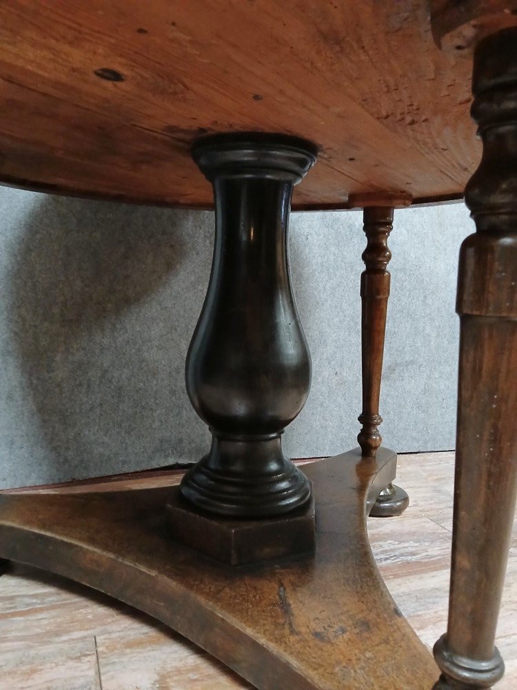 Italian Empire period table pedestal table in mahogany, early 19th century.