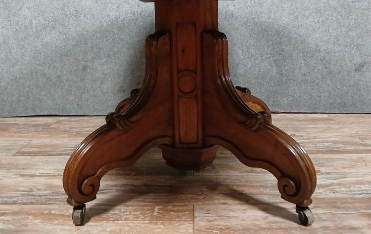 Louis Philippe period walnut pedestal table with extensions, circa 1830 / 434 cm