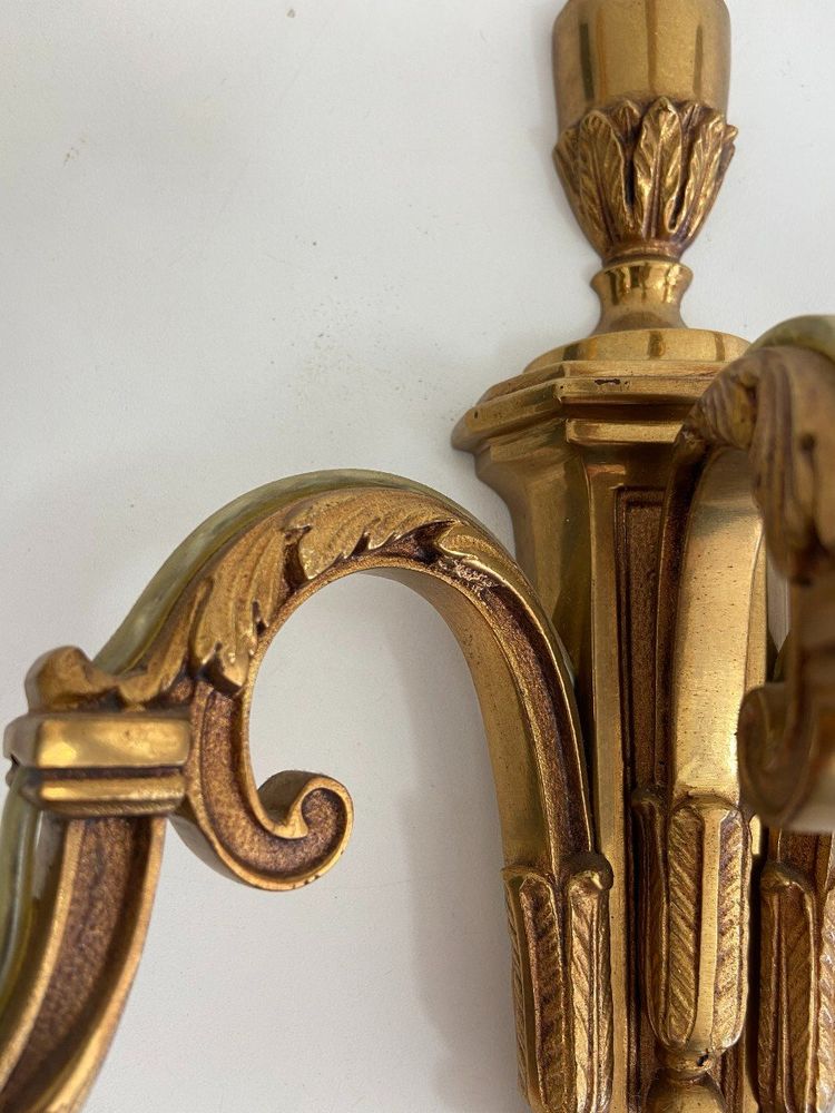 Coppia di applique a 3 bracci in bronzo stile Luigi XVI di Lucien Gau