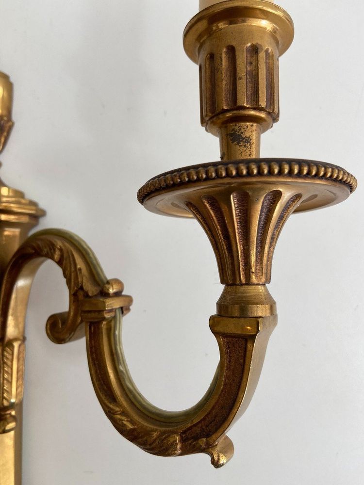 Coppia di applique a 3 bracci in bronzo stile Luigi XVI di Lucien Gau