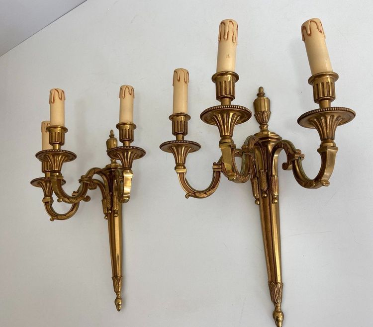 Coppia di applique a 3 bracci in bronzo stile Luigi XVI di Lucien Gau