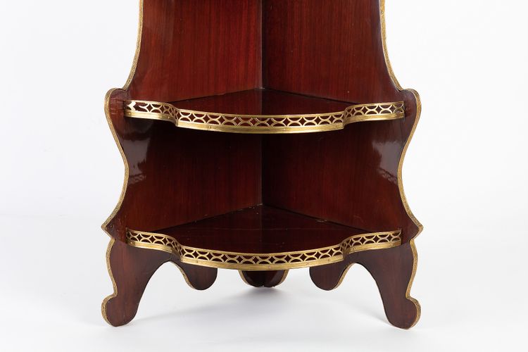 Credenza in mogano in stile Luigi XVI con decorazioni in bronzo e ottone dorato 1890-1900 ca.