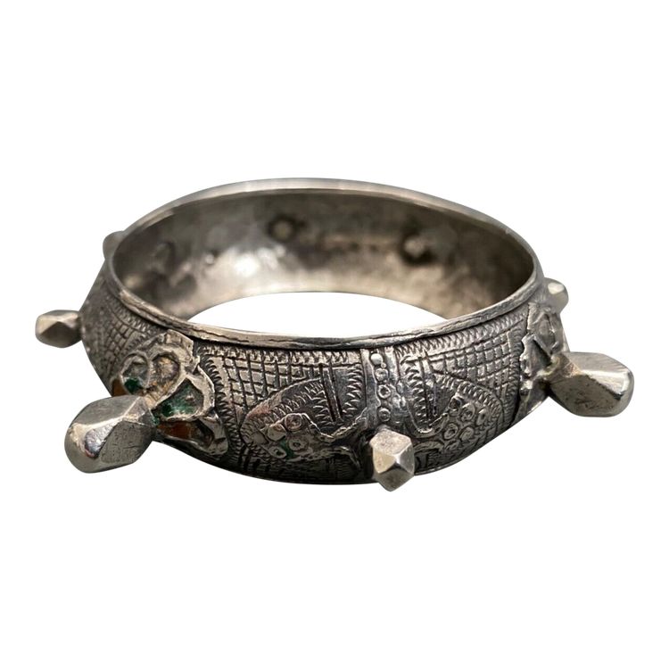 Bracciale orientale berbero in argento con punte e cabochon 54 grammi