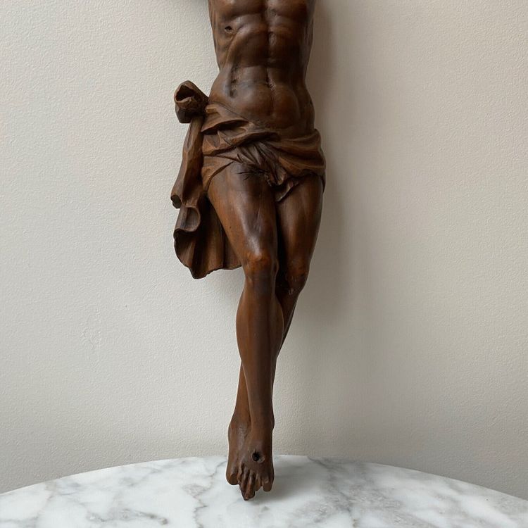 Cristo in noce Scultura di pregio del XVII secolo