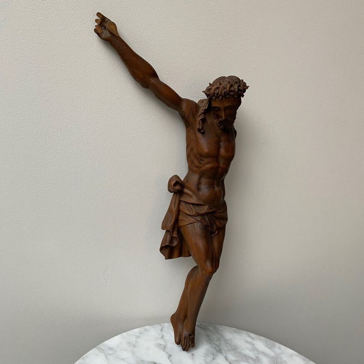Cristo in noce Scultura di pregio del XVII secolo