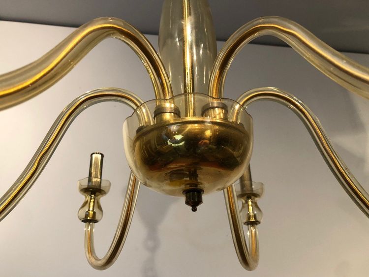 Coppia di lampadari in cristallo di Murano color champagne. Opera italiana. Intorno al 1970