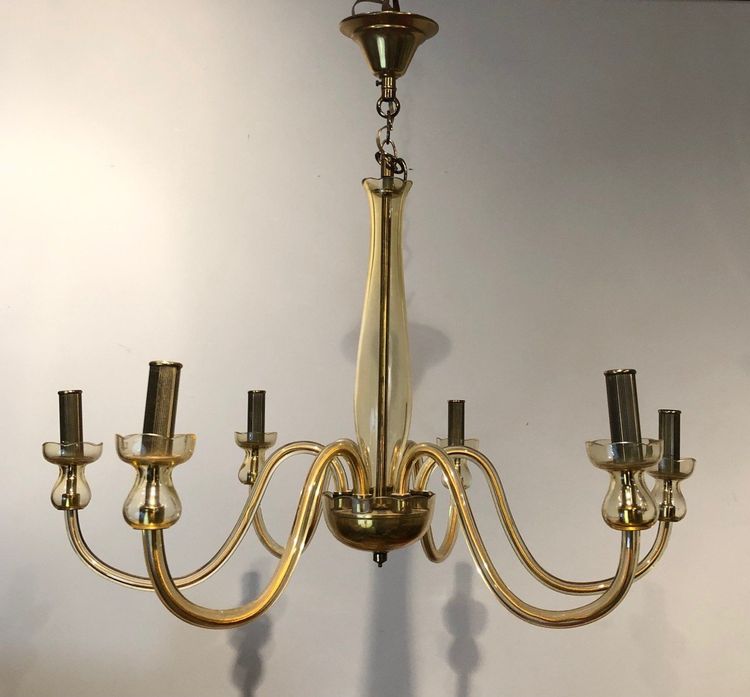 Coppia di lampadari in cristallo di Murano color champagne. Opera italiana. Intorno al 1970