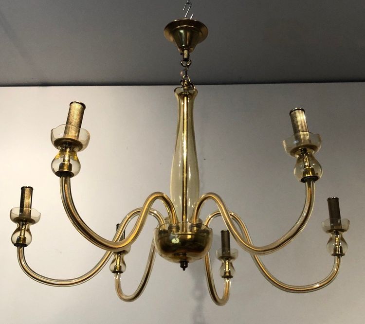 Coppia di lampadari in cristallo di Murano color champagne. Opera italiana. Intorno al 1970