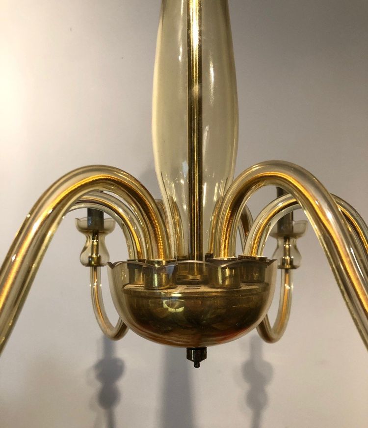 Coppia di lampadari in cristallo di Murano color champagne. Opera italiana. Intorno al 1970