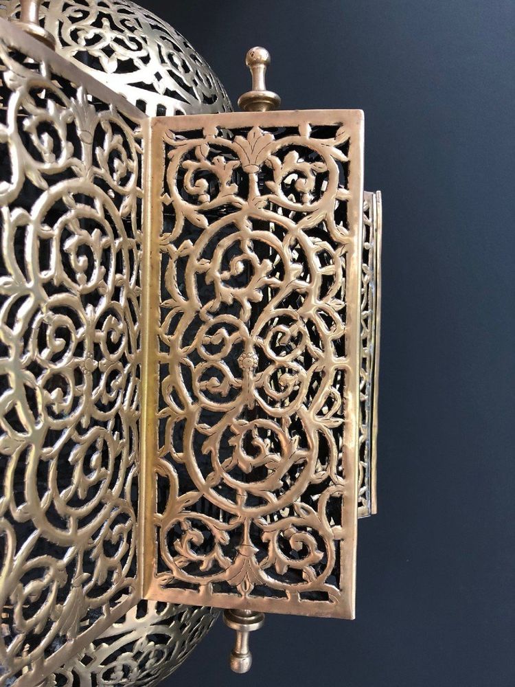 Außergewöhnliche orientalische Laterne aus Messing. Orientalische Arbeit. Ende des 19. Jahrhunderts