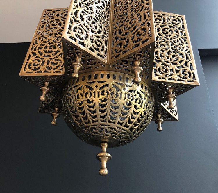 Außergewöhnliche orientalische Laterne aus Messing. Orientalische Arbeit. Ende des 19. Jahrhunderts