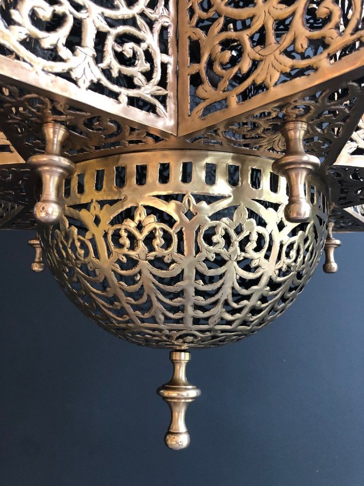 Außergewöhnliche orientalische Laterne aus Messing. Orientalische Arbeit. Ende des 19. Jahrhunderts