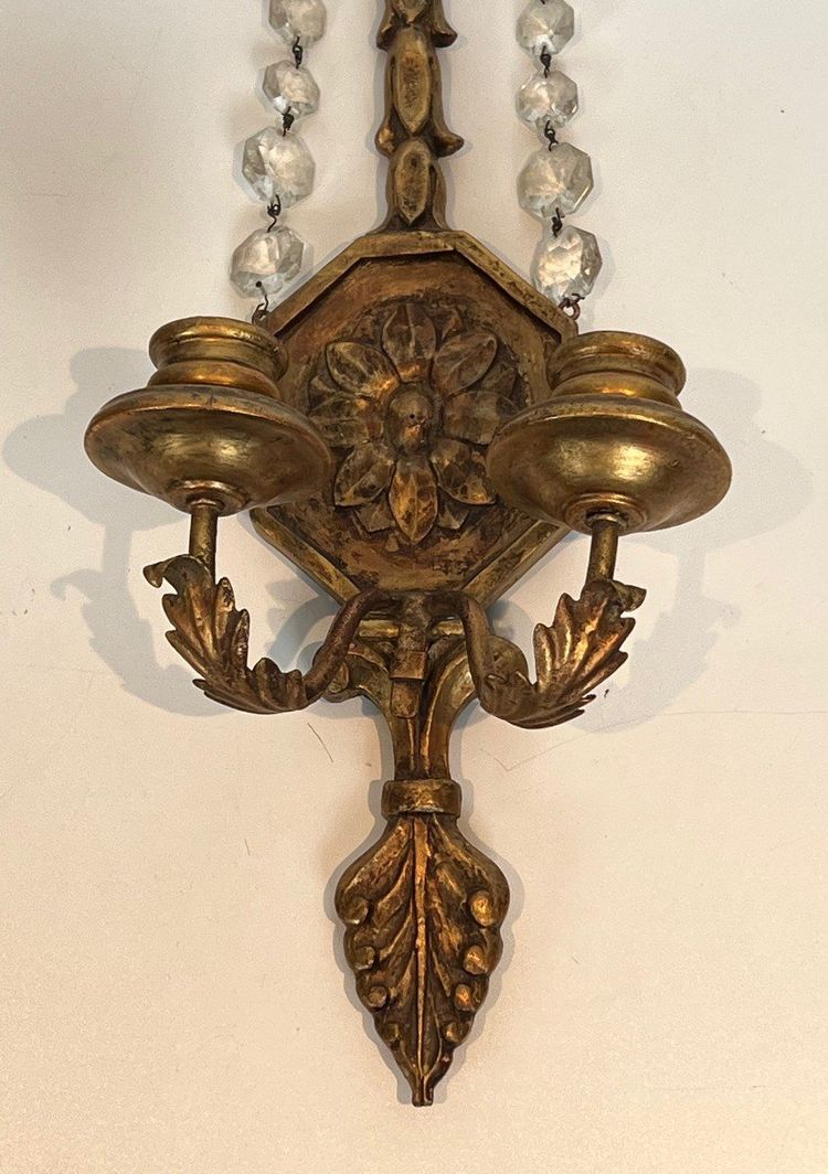 Importante Paire d'Appliques De Style Louis XVI En Bois Sculpté Dorées à Guirlandes De Cristaux