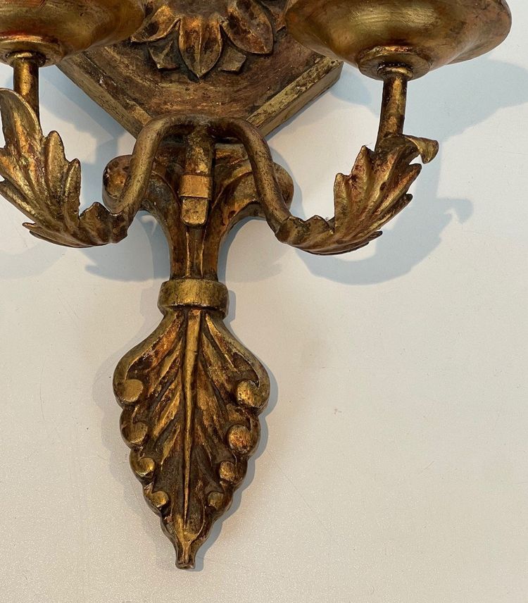 Importante Paire d'Appliques De Style Louis XVI En Bois Sculpté Dorées à Guirlandes De Cristaux
