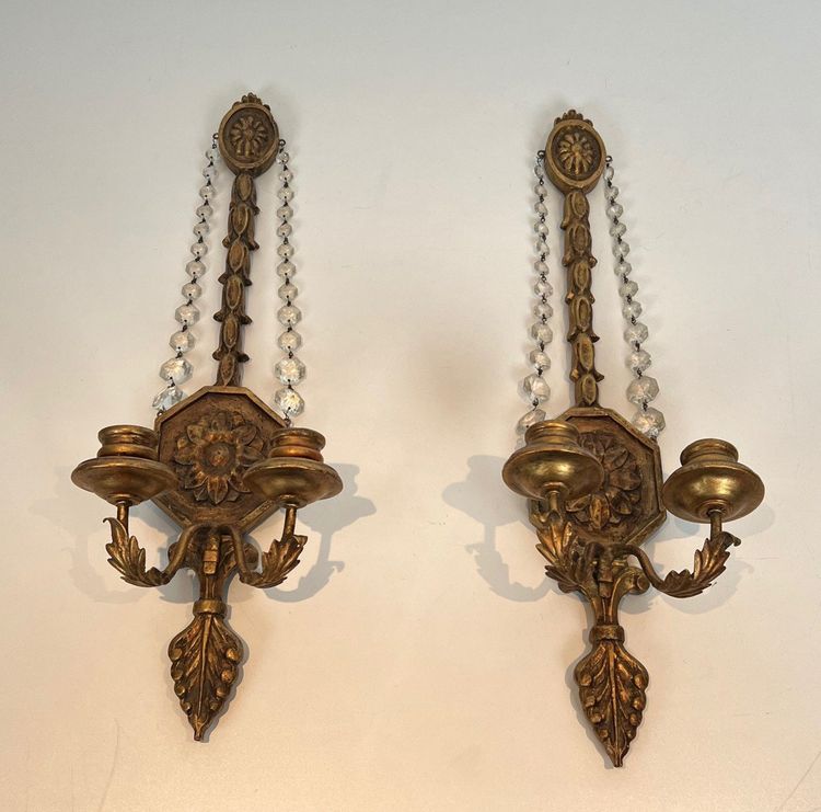 Importante Paire d'Appliques De Style Louis XVI En Bois Sculpté Dorées à Guirlandes De Cristaux