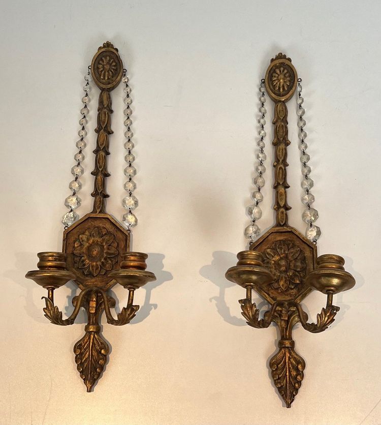 Importante Paire d'Appliques De Style Louis XVI En Bois Sculpté Dorées à Guirlandes De Cristaux