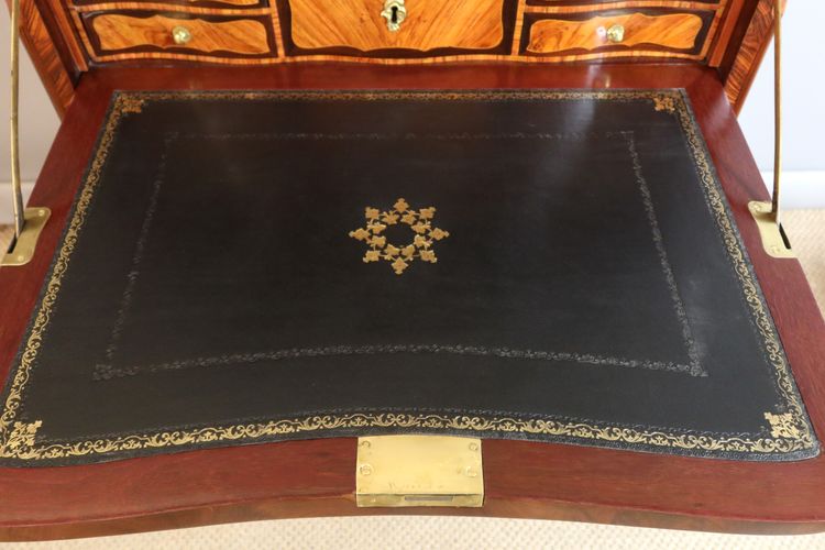 Marquetry desk stamped Léonard Boudin (1735-1804)