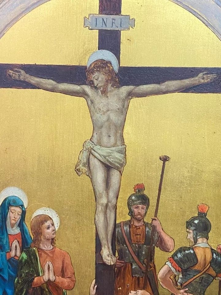 Großes Triptychon Nussbaum geschnitzt Neogotischer Stil Kreuzigung Christus Berg Golgatha