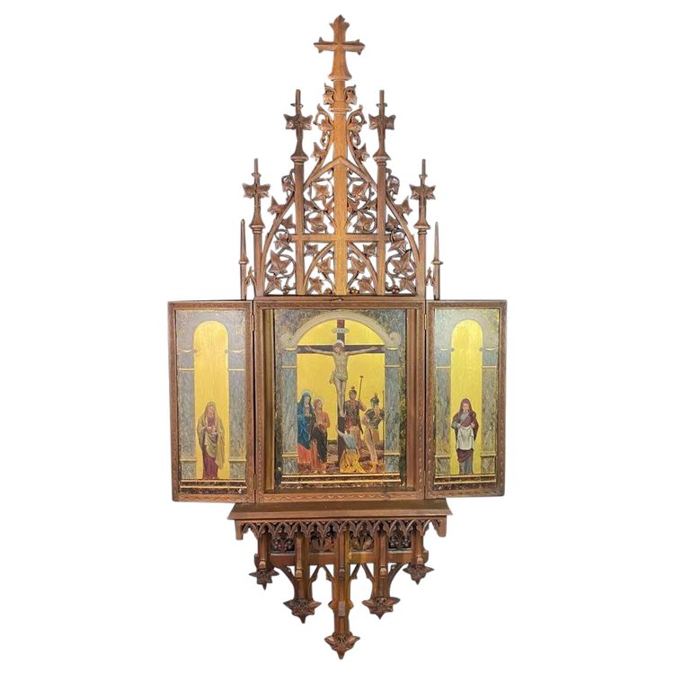 Großes Triptychon Nussbaum geschnitzt Neogotischer Stil Kreuzigung Christus Berg Golgatha
