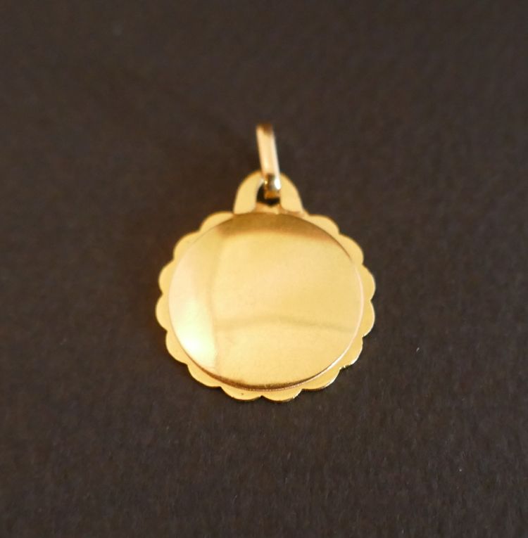 Augis Médaille d'Amour, 18 Karat Gold