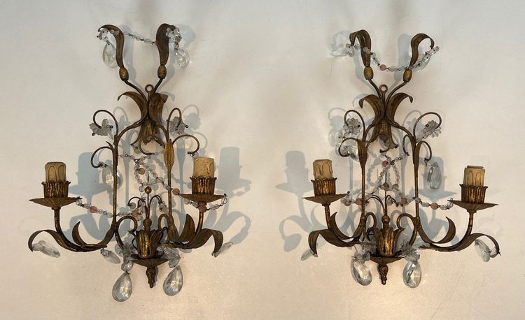 Pair of wall lights in gilded metal and crystals. French work in the style of Maison Baguès.