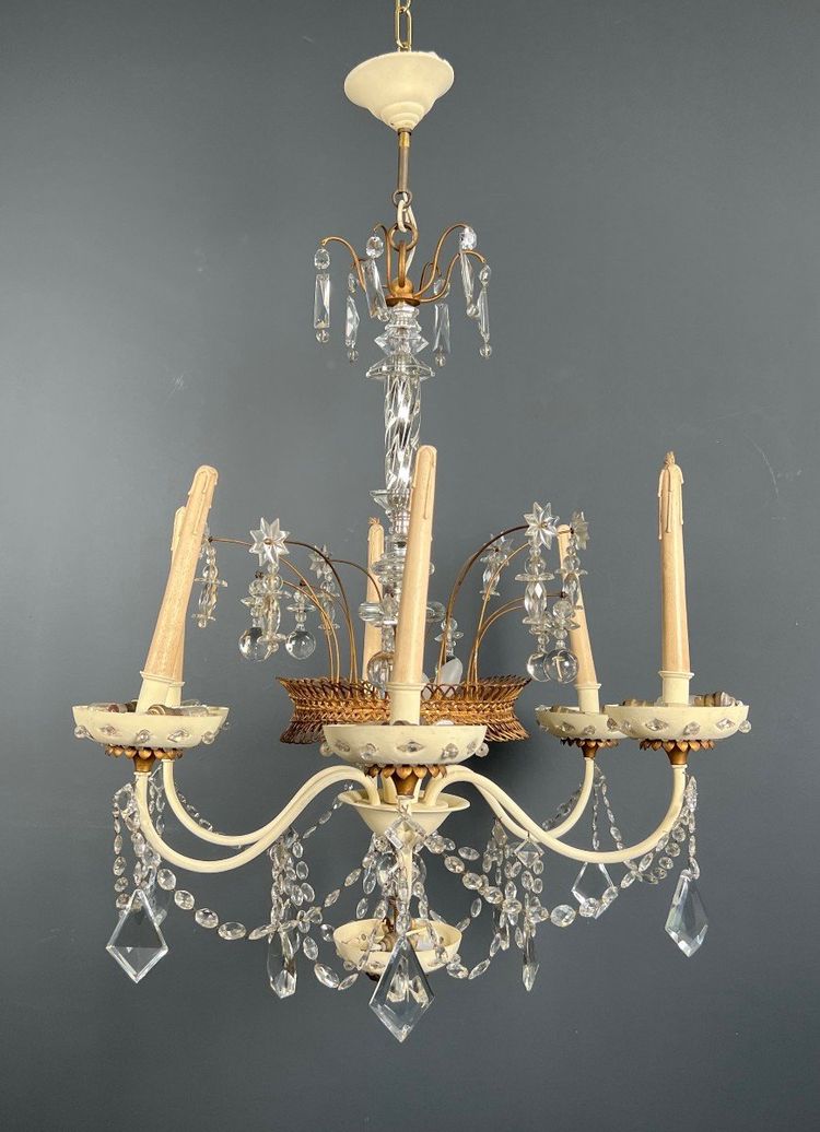 Chandelier in eggshell lacquered sheet metal and gilded metal, decorated with star-shaped cut crystals