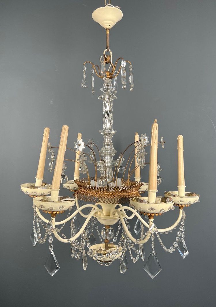 Chandelier in eggshell lacquered sheet metal and gilded metal, decorated with star-shaped cut crystals