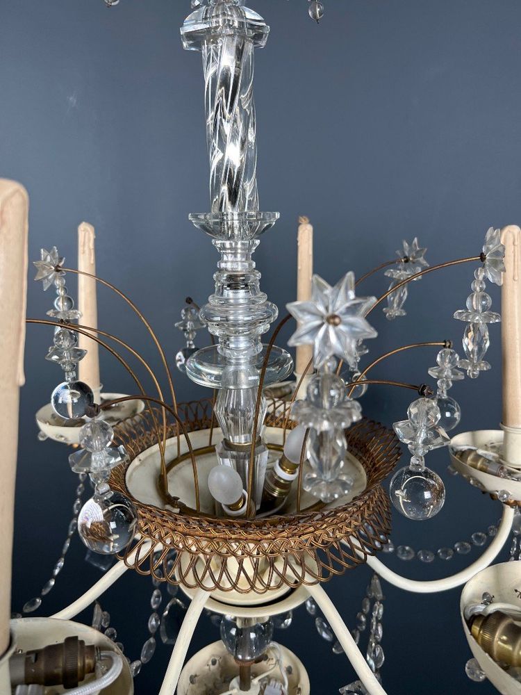 Chandelier in eggshell lacquered sheet metal and gilded metal, decorated with star-shaped cut crystals