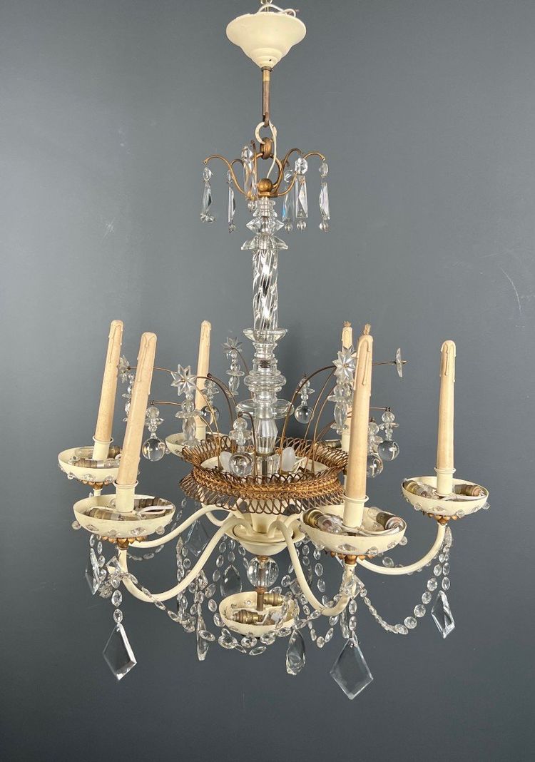 Chandelier in eggshell lacquered sheet metal and gilded metal, decorated with star-shaped cut crystals