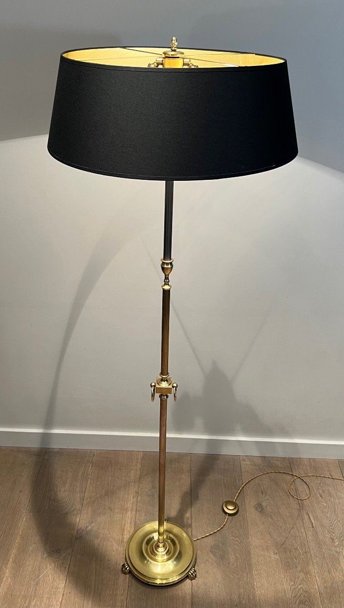 Lampada da terra in ottone in stile neoclassico. Lavoro francese