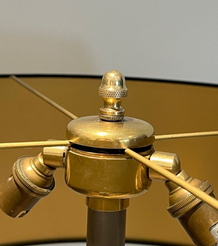 Lampada da terra in ottone in stile neoclassico. Lavoro francese