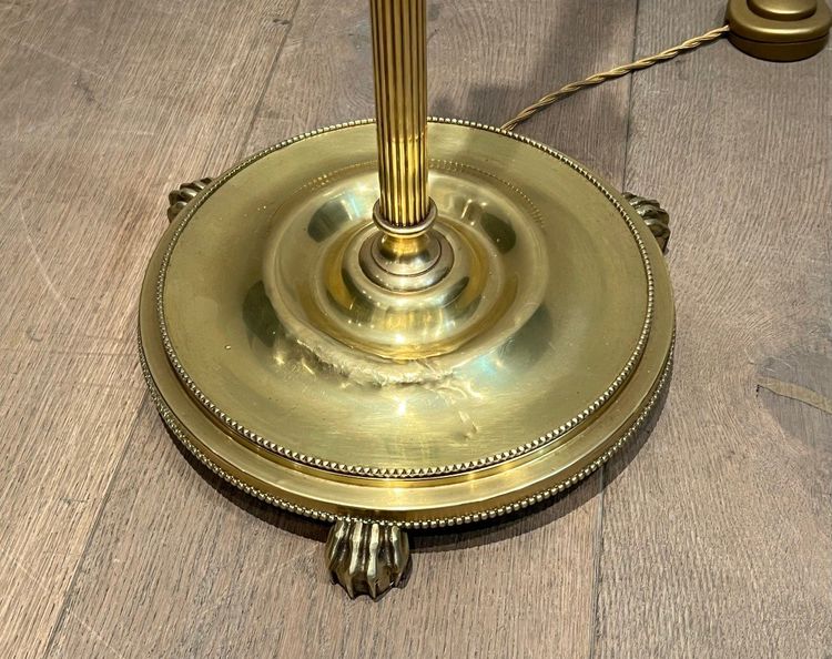 Lampada da terra in ottone in stile neoclassico. Lavoro francese