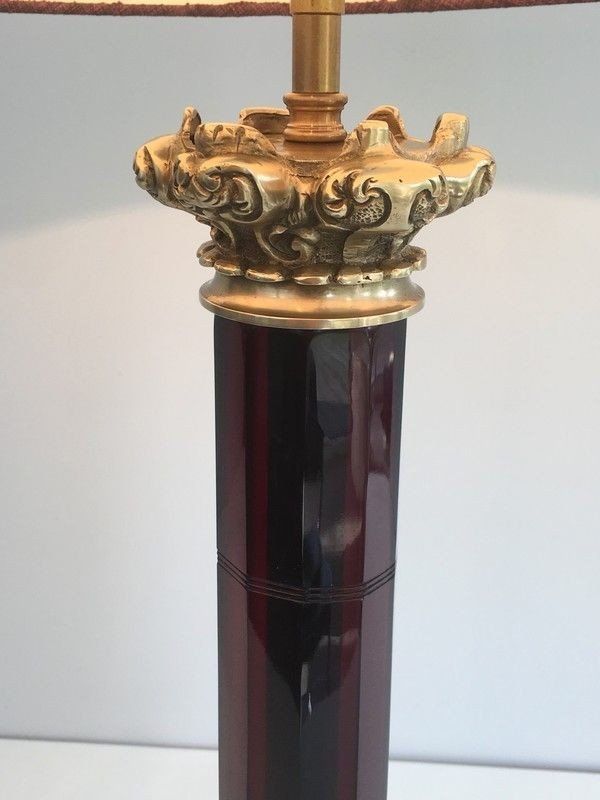 Lampada in bronzo e cristallo rosso scuro. Opera francese di De Cristal & Bronze Paris. Circa 1940
