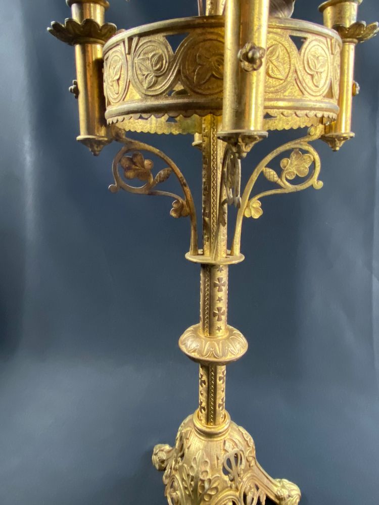 Candeliere da chiesa neogotico in bronzo del XIX secolo